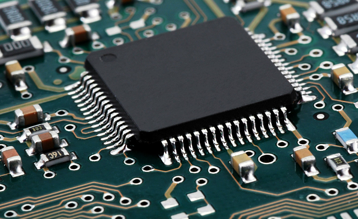 آی سی چیست؟ آشنایی با انواع آی سی و کاربردهای آن